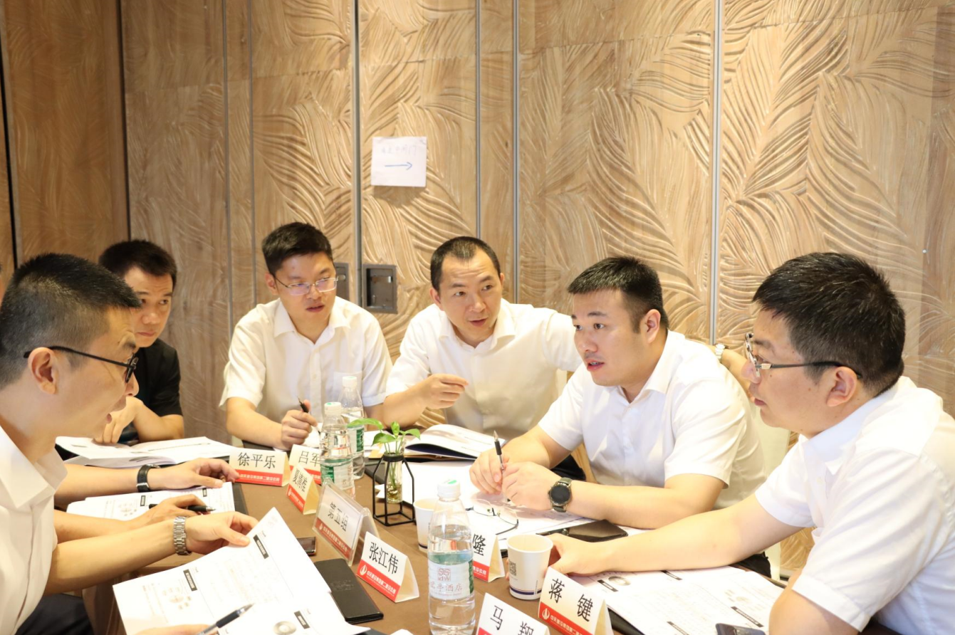 2021年6月25日-26日，豪运国际二建组织开展了2021年中高层主管执行力培训。本次培训特邀清华、北大、上海交大总裁班讲师，中国企业家协会特聘高级讲师许晋老师进行授课。